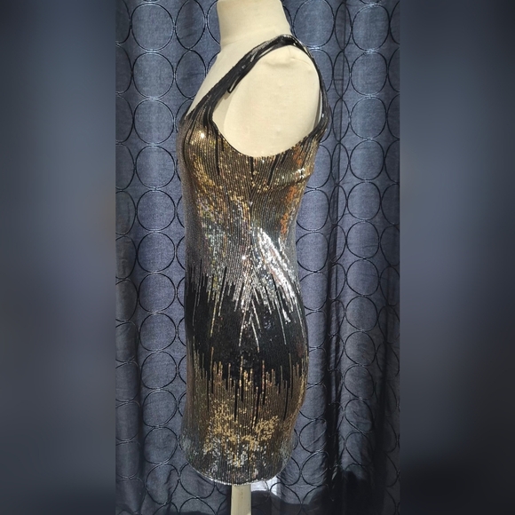 Black and Gold Sequin DRESS - Picture 2 of 3